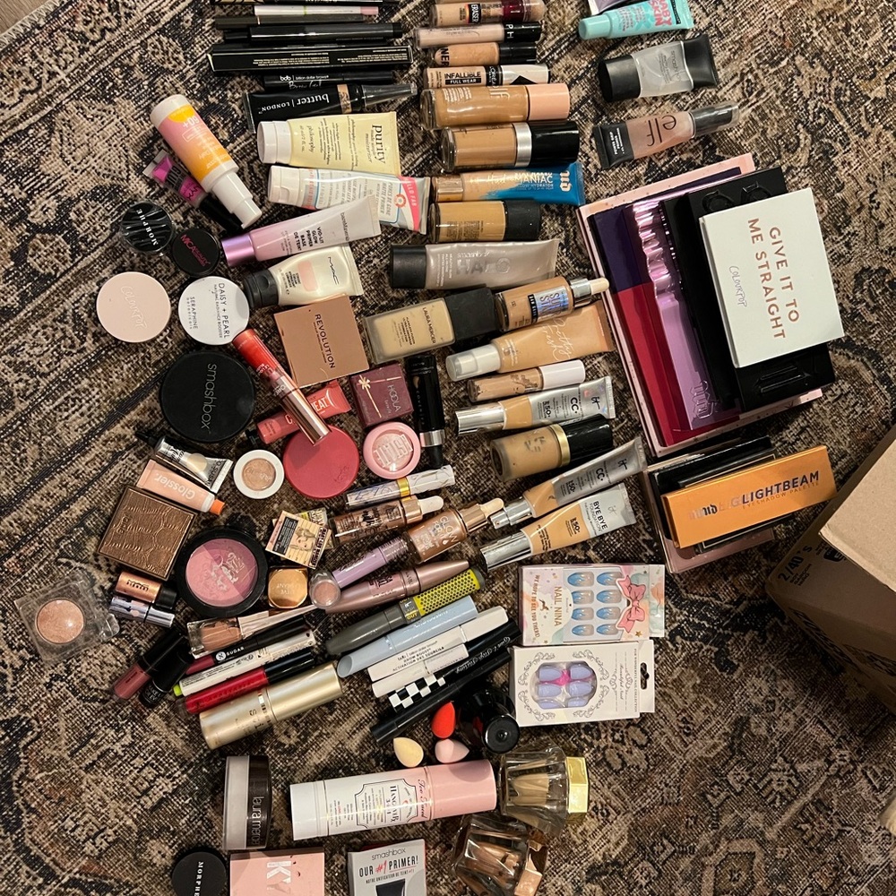 HUGEEEE MAKEUP BUNDLE